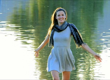 Carlie Flashes Her Pussy And Butt In The Park In Solo Clip