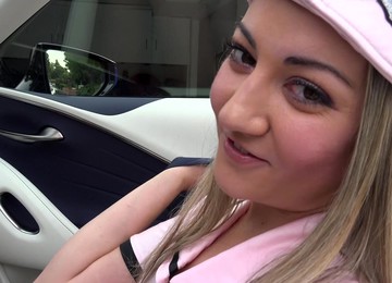 Amateur Girl Lily Adams Drops Her Panties To Be Fisted On The Bed