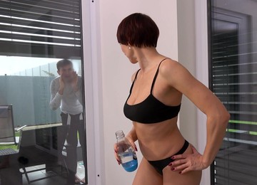 Short Hair Wife Ola Ramona Gets Her Pussy Fucked In Doggystyle