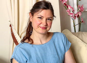 British Mom Strips Off Her Clothes And Works Her Hairy Pussy