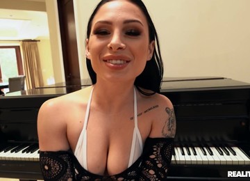 Cum Loving Slut Mia Moore Rides A Massive Black Manhood At Home