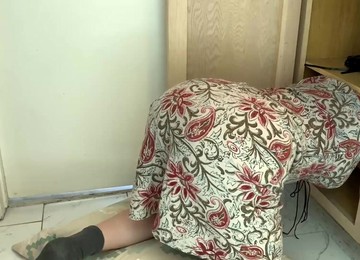 Stepmom Gets Stuck And Got Laid - Hard Sex