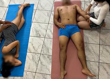 Massage In A Married Couple His Beautiful Wife Was Fucked By The Client And The Cuckold Husband Could Not Do Anything