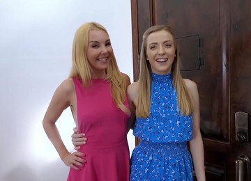 Caught My MILF Stepmom Eating Out The Pussy Of My New Aunt