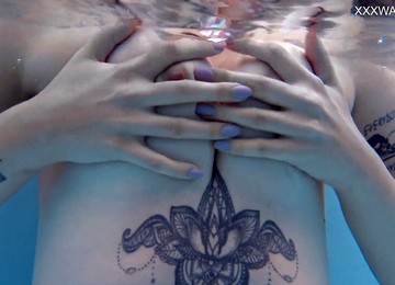 Nackt Schwimmen, Underwater Swimming