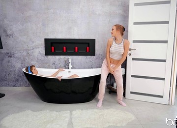 After Bathing Together Hot Girls Aislin And Casey Hook Up