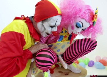 Messy Bukkake Ending For Slutty Dana Dearmond After A Gangbang