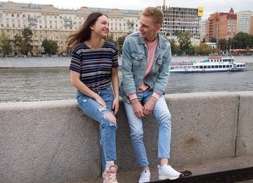 Young Russian Girl Seduced By A Pickup Truck And Had Sex With A New Fr...