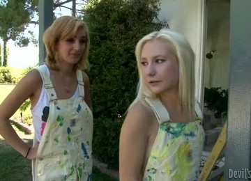 Spectacular Lesbian Babes Kissing & Licking.