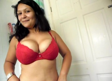 Brazilian BBW Shows Off Her Sexy Body On Cam Show In The Shower