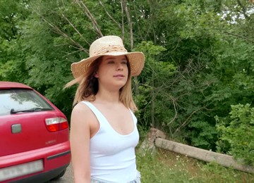 Cathy Heaven And Alice Want To Share A Long Penis On The Bed