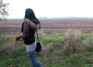 Seductive Amateur Lucia Spreads Her Legs To Be Fucked Deep