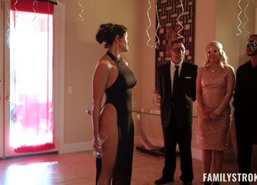 Steamy Broads Are Enjoying The Best Inches In Fabulous XXX Rounds