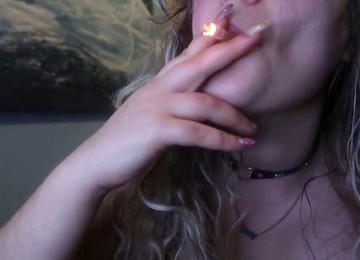 Smoking Hot Curvy Girl With Natural Big Tits Masturbates Until She Squirts