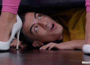 Jordi Spies On Gorgeous Missy Martinez