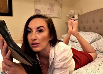 Distracting The Accountant Part 5 SHOE AND FOOT CUCK