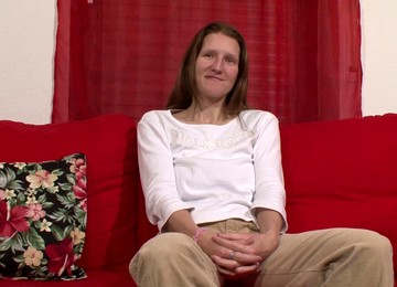 Close Up Pussy Toying Action With Luscious Mature Babe