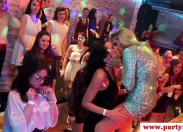 Hot Girls Sex Party In The Club