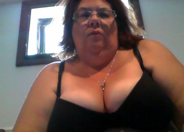 Horny BBW Fucks Her Ugly Twat On A Web Camera